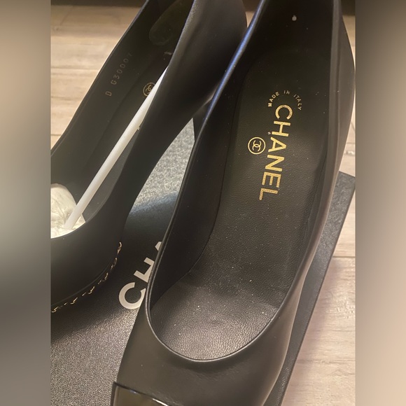 Chanel heels like new - Picture 3 of 10